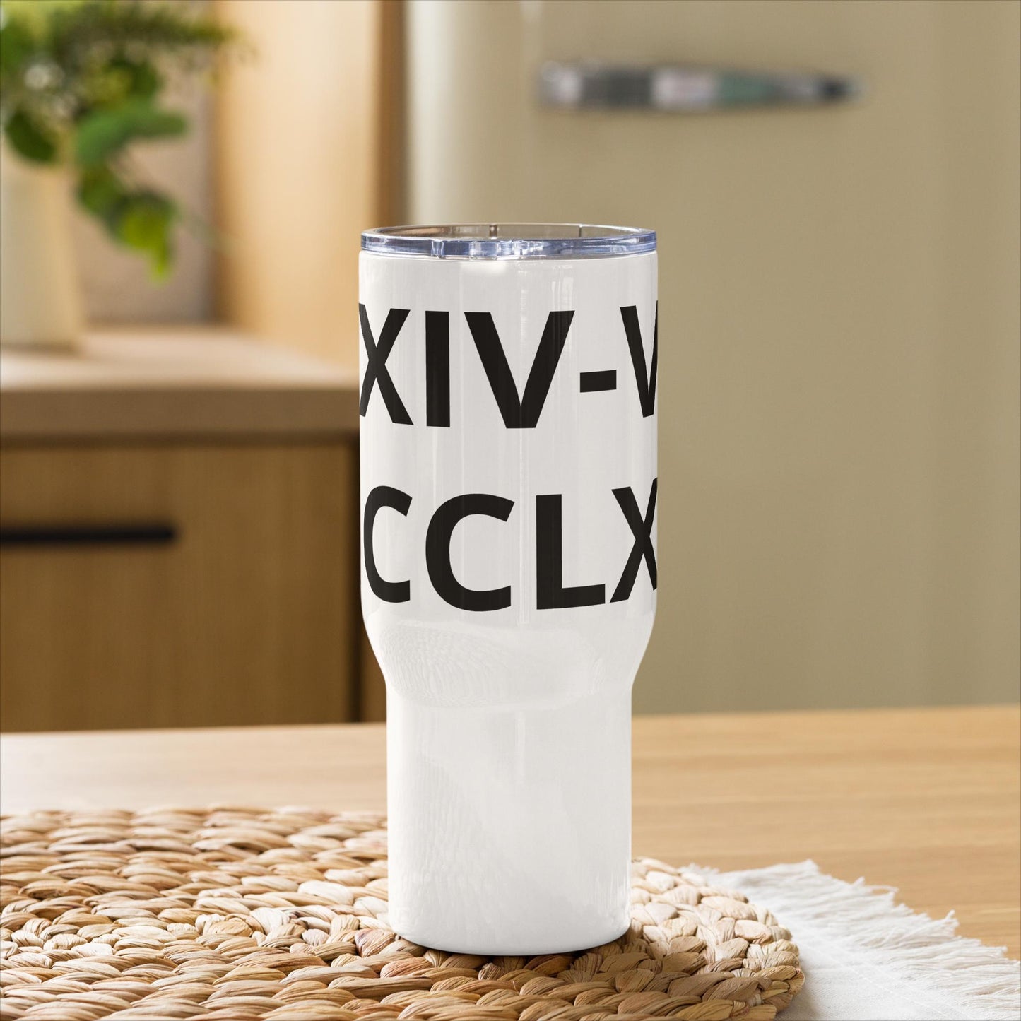 Travel mug with a handle